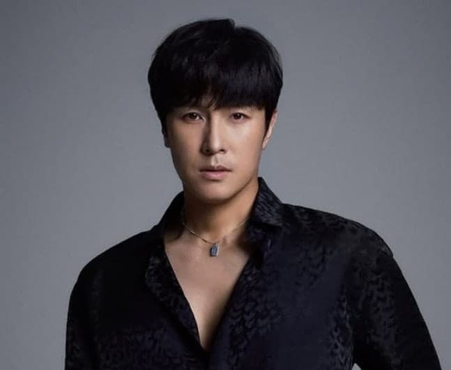 김동완, '여성 BJ 폭행 논란' MC딩동 공개 응원했다가 여론 뭇매에 결국 글 삭제