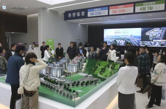 '용인 플랫폼시티 라온프라이빗 아르디에' 견본주택 개관 3일간 1만3000명 인파…"입지·가격 빠지는 게 없다"