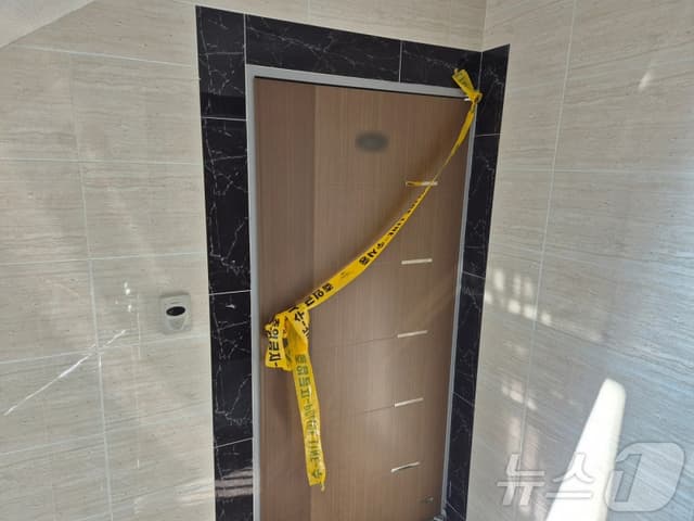 "거기선 배고프지마" 젖병 놓인 제단…울산 4남매·아버지 눈물 속 발인