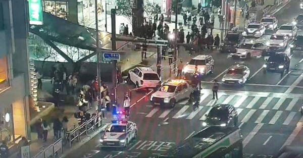 홍대입구역 인근 음주운전 SUV 인도 돌진, 일본인 여성 등 4명 부상