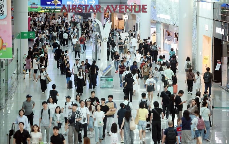 면세업계, 강달러에 기준환율 1450원으로 상향…"가격 경쟁력 확보"