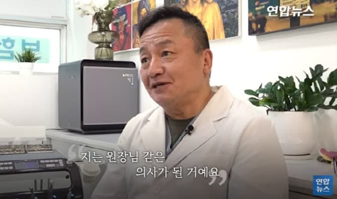 "할머니 틀니 해주시면 청소하겠다"던 중학생, 5년 뒤 의대생 돼 다시 찾았다
