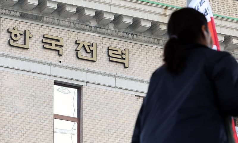 2분기 전기요금 동결…한전 재무부담 심화