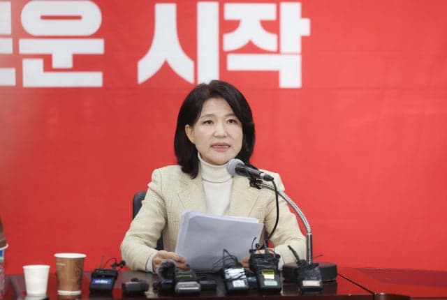 이재명 지지율 62.2% 3주 연속 상승, 국힘 공천 내홍에 20%대 추락