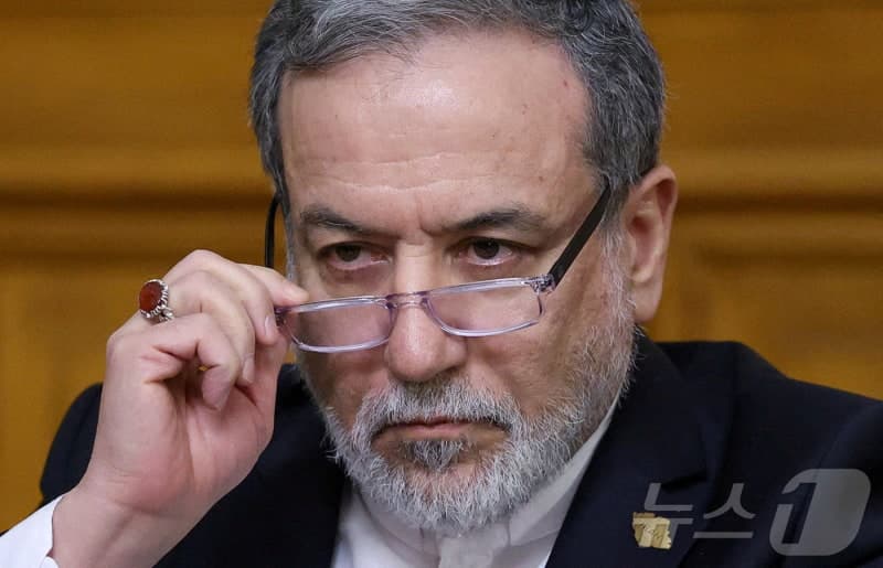 韓·이란 외교장관 첫 통화… 조현 "현지 한국인과 선박 안전 보장을"