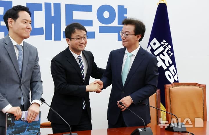 전재수 "부산글로벌허브도시특별법 처리해야"…한병도 "우선순위로 두겠다"