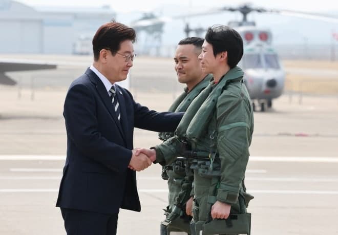 李대통령, KF-21 양산 1호기 출고식 참석 "자주국방 염원 담은 전투기"