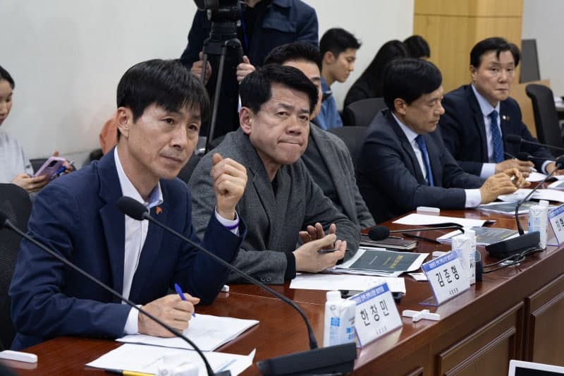 “판결문 동원한 현대판 사법쿠데타” 조희대 탄핵안, 범여권 의원 112명 참여