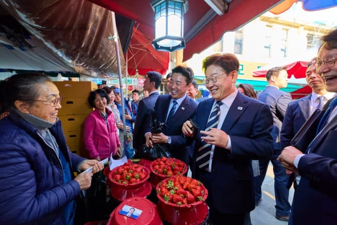 李대통령, 진주중앙시장 깜짝 방문…"열심히 할테니 국민 건강해야"