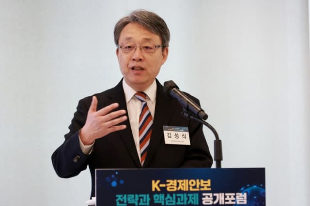국민경제자문회의 "韓, 대체 불가능한 경제안보 '전략국가' 돼야"