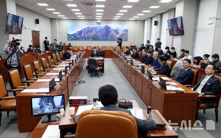 여야, '조작기소 국조특위'서 충돌…與 "재판 관여" 野 "적법한 국조"