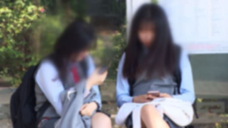 청소년 10명 중 4명 스마트폰 못 끊는다…43% 과의존 위험 역대 최고치