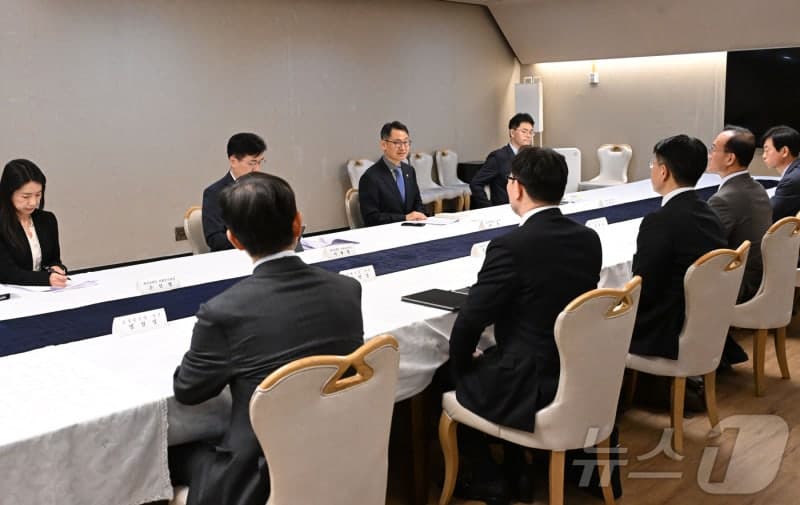 정부, 삼성·SK하이닉스 등 수출기업 소집 "외환시장 안정 협력" 요청