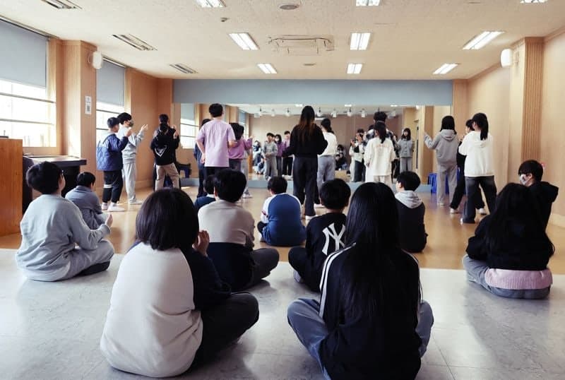 SKB, FNC와 'K-팝 아동문화예술교실' 운영…교실의 경계를 허물다