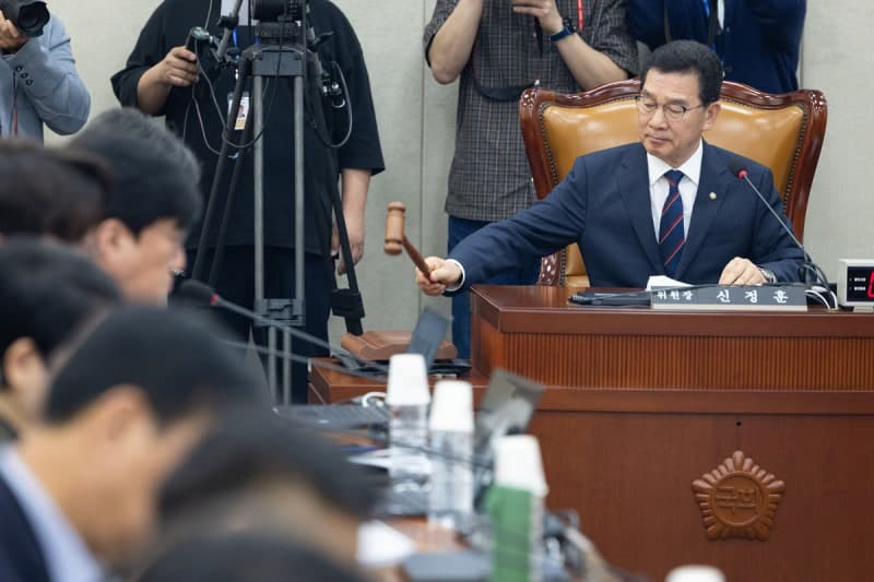 '5·1 노동절 법정공휴일 지정' 법안 행안위 통과, 올해부터 '빨간 날' 된다