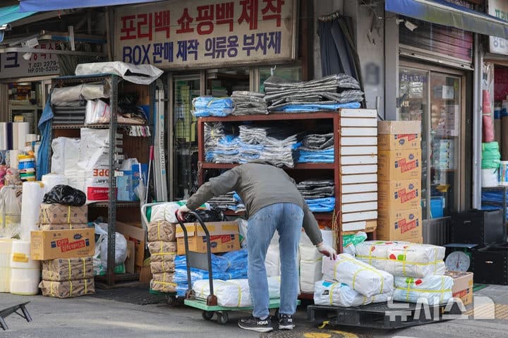 '나프타 부족'에 포장용기도 품귀 조짐, 수급 불안 장기화
