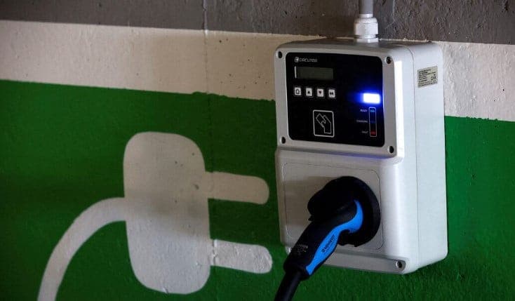 “기름값 신경쓰기 짜증, 이참에 바꿀라고”…이란발 유가 쇼크에 유럽선 중고 전기차까지 난리