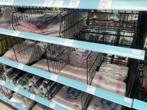 “비닐봉지까지 사재기” 대만, 중동발 나프타 대란에 ‘품귀 쇼크’…일부 지역 가격 두 배 상승