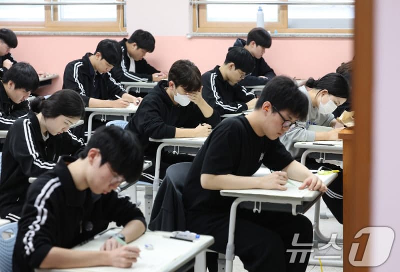 법원 "학교 밖 청소년도 학력평가 응시 가능"…서울교육청 "판결 존중"