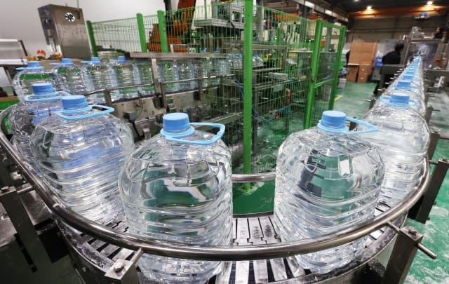 정부 "차량용 요소수 충분…재고 2.8개월분 확보, 4월 6000톤 추가 수입"