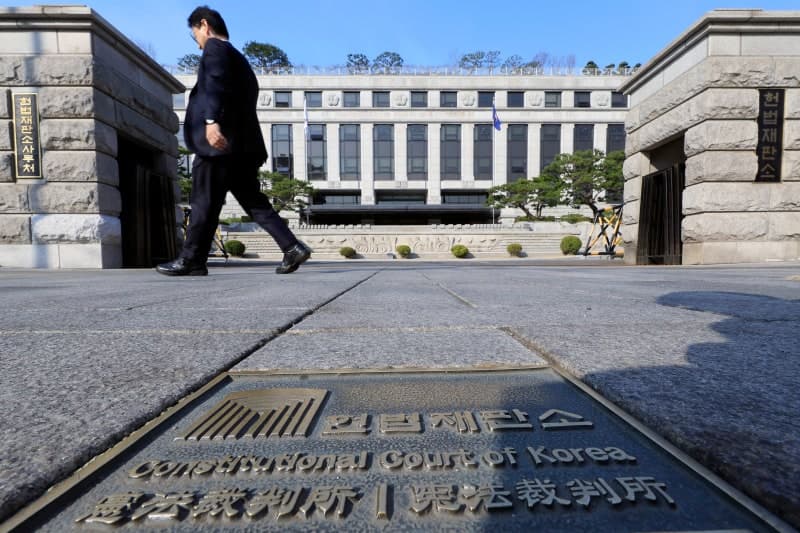 헌재 "동원훈련 통지서 전달 의무 위반 가족 처벌 위헌"