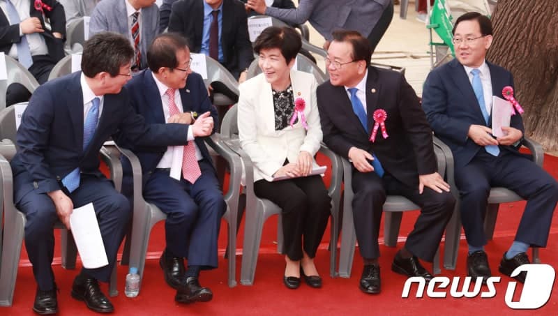 홍준표, 野 대구시장 후보군에 "인물 없어...정치인들 신선놀음"