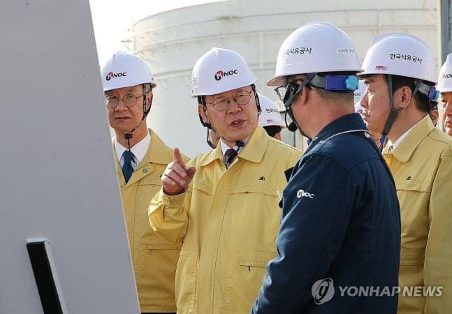 李대통령, 석유비축기지 방문 "원유 최대한 확보하고 소비 줄여야"
