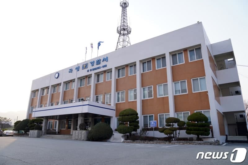 곡성 기차마을 폐기차 취재하던 기자 폭행한 50대 입건