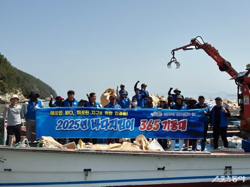 완도군, 70억 투입 "청정 바다 보전" 위해 친환경 정화선 띄운다