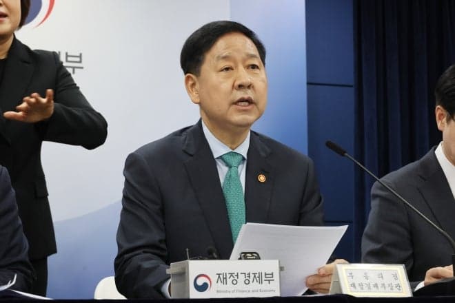 내일부터 유류세 인하 확대…휘발유 65원, 경유 87원 ↓