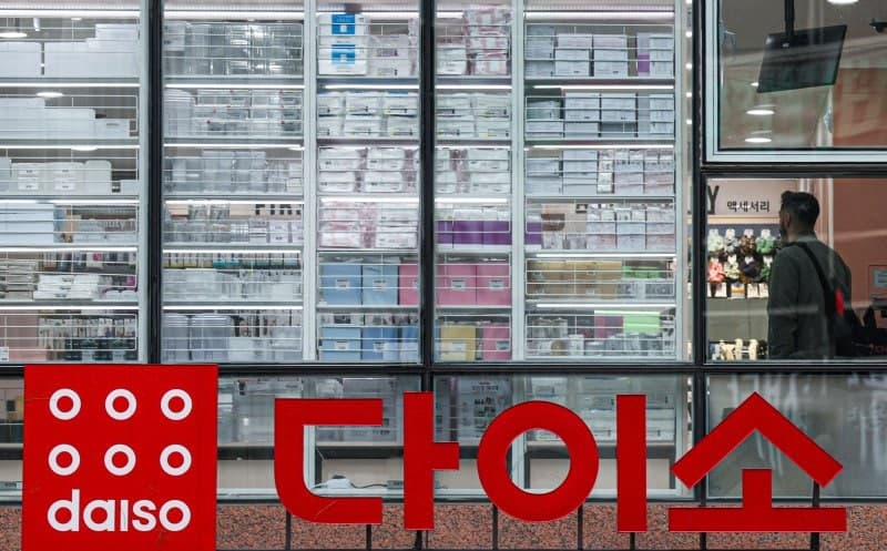 "바람막이가 5000원?" 다이소, 뷰티 이어 패션 공략…의류 매출 160% 신장