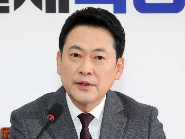 장동혁 "李대통령, 대한민국 빚더미에 앉혀…돈 풀고, 또 풀어 해결할 위기 아냐"