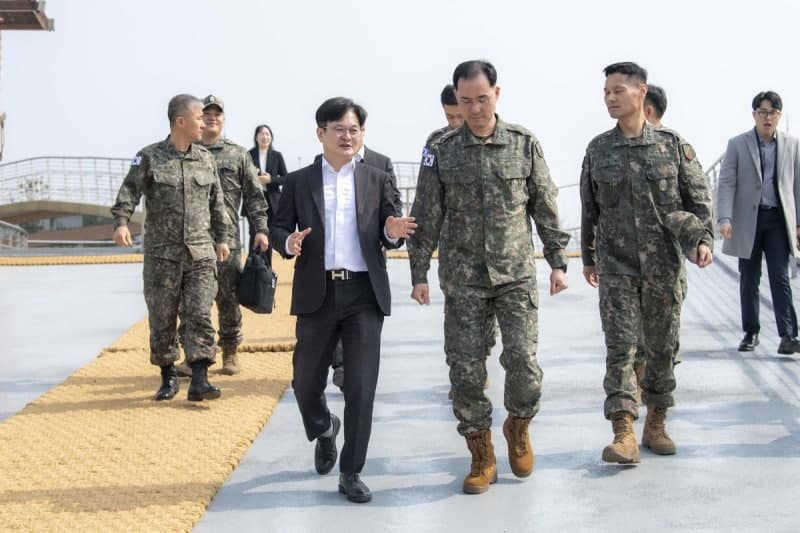 김포 한강 54년 만 시민 품으로…신곡수중보~일산대교 철책 철거