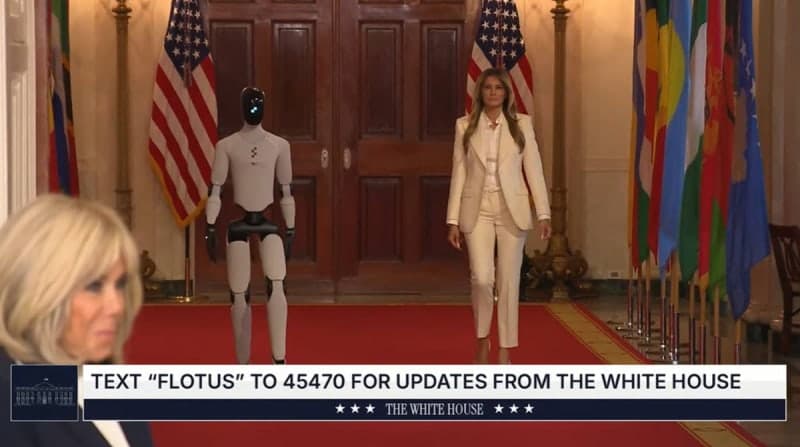 멜라니아, 휴머노이드 로봇과 함께 'AI 아동교육' 회의 주재