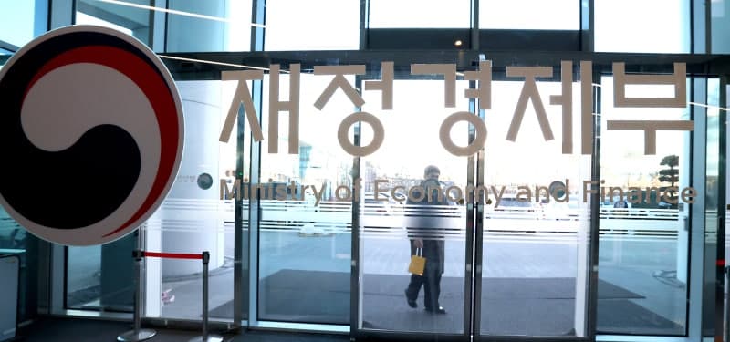 정부, "초과세수로 국채 순상환" 추진…5조원 규모 긴급 바이백 실시