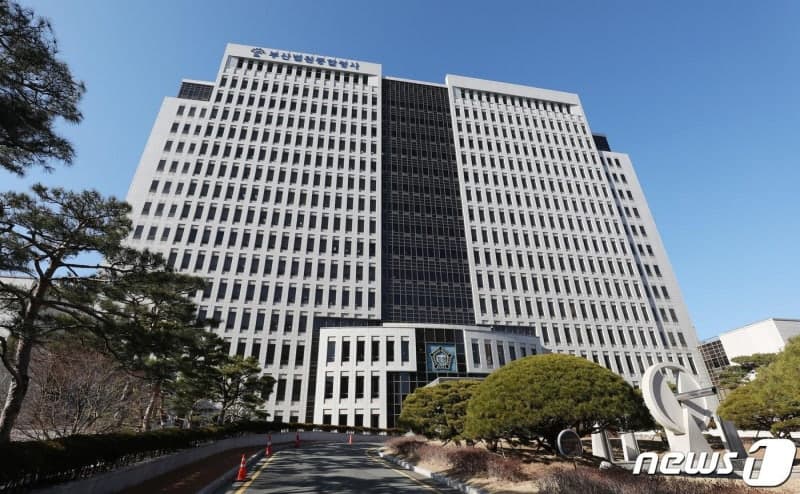 부산 '공사장 벽돌 사망사고' 원청대표 징역 1년…법정구속