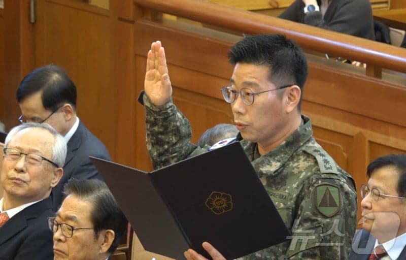 李대통령, '서강대교 넘지 말라' 조성현 대령 만나 "한번 보고 싶었다"