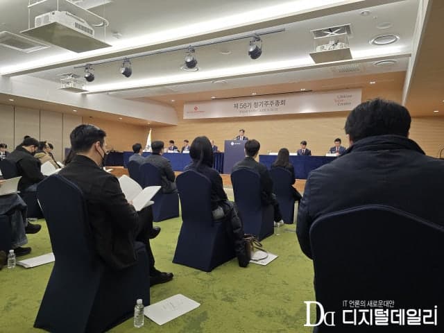 유통 빅3, 같은 위기 다른 해법…롯데 '수익성' vs 신세계 '프리미엄' vs 현대 '성장 확대'