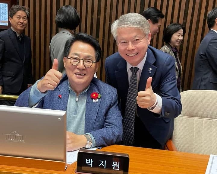 박지원, '당규 위반' 논란에 민형배 후원회장직 사임