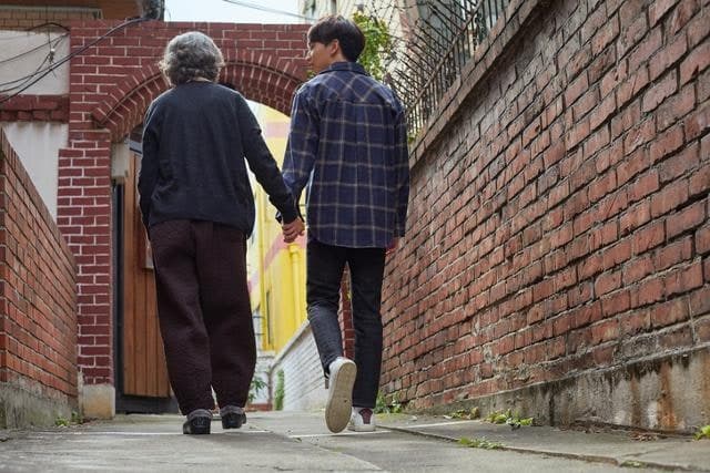 거동 불편한 우리 부모님, '통합돌봄' 신청할 수 있나요? 본인 부담금과 이용법 총정리