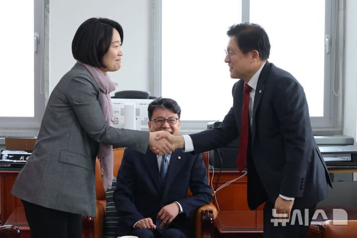 여야, 추경 심사 일정 이견…민주 "4월 초" 국힘 "대정부질문 먼저"