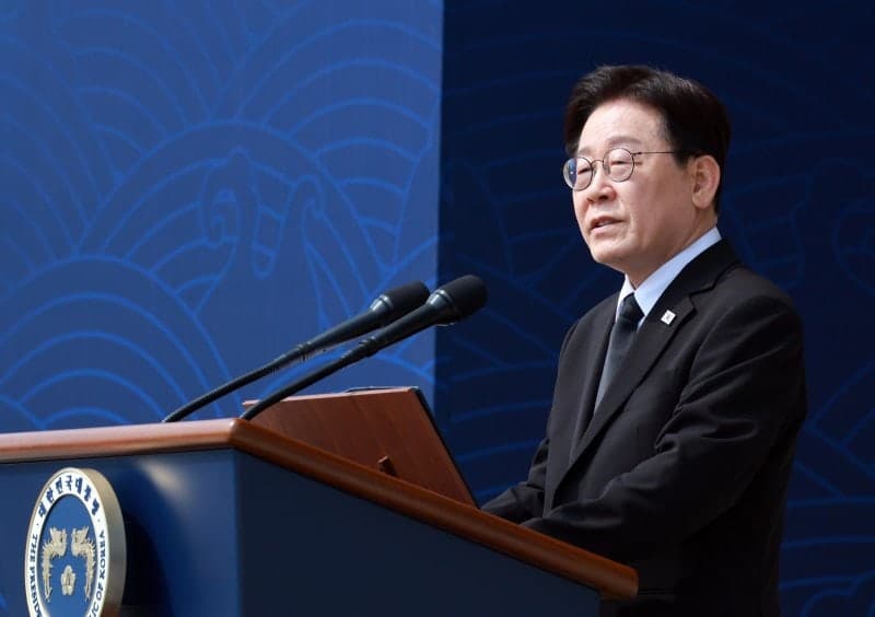 李대통령 "한미동맹 과도한 의존 금물…전작권 회복 조속히 추진, 선택적 모병제 등 국방개혁 속도"