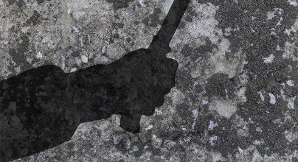 창원 아파트 상가 주차장서 칼부림…20대 여성 심정지, 30대 남성 중상