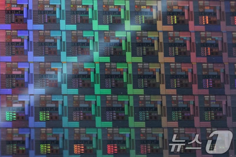 중동전쟁 장기화 시 '헬륨 부족' 반도체 생산 차질 우려 확산…한국·대만 직격