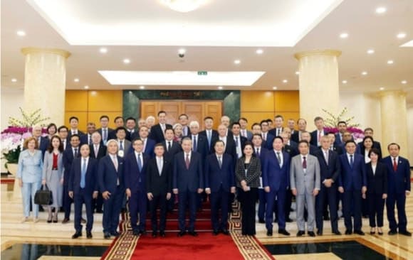 최태원·정기선 만난 베트남 서열 1위 럼 서기장 "베트남, 전략적 투자 거점" 강조