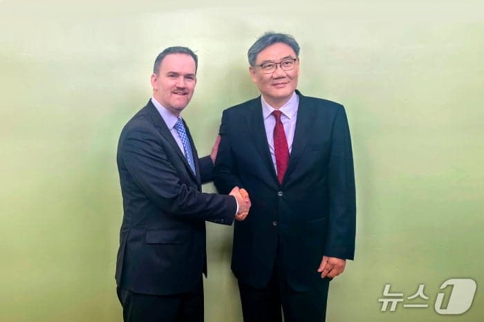 트럼프 방중 앞두고 미중 고위급 회동 "경제무역 협력 강화"…中 "美 301조 우려"