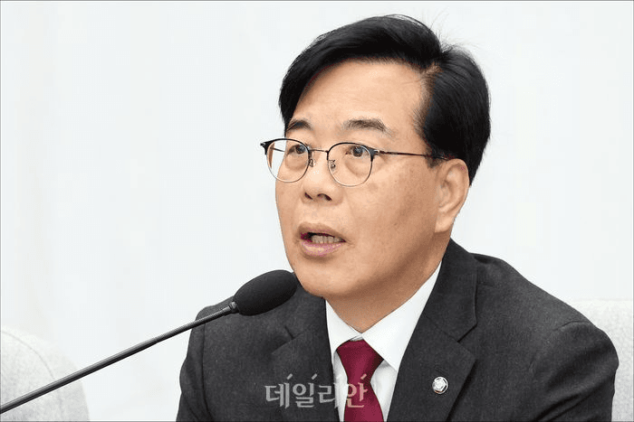 국힘 "이 대통령, 천안함 유족에 '北이 사과하겠나' 면박…대통령이 할 말인가" 직격