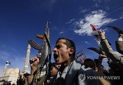 예멘 후티 반군, 이스라엘 공격하며 공식 참전…"호르무즈 이어 홍해도 봉쇄 위협"