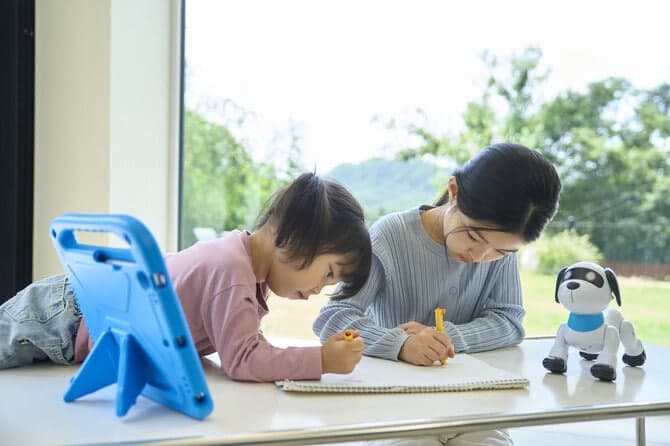 "아동수당, 자녀 수·연령 따라 차등 필요"…해외사례 보니 "10만원+α" 지급
