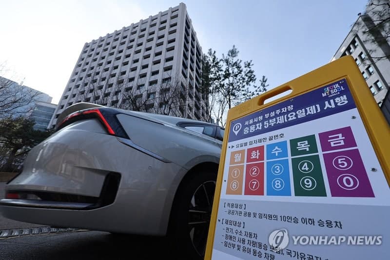 구윤철 "유가 120~130달러되면 위기3단계…차량부제 민간에도"